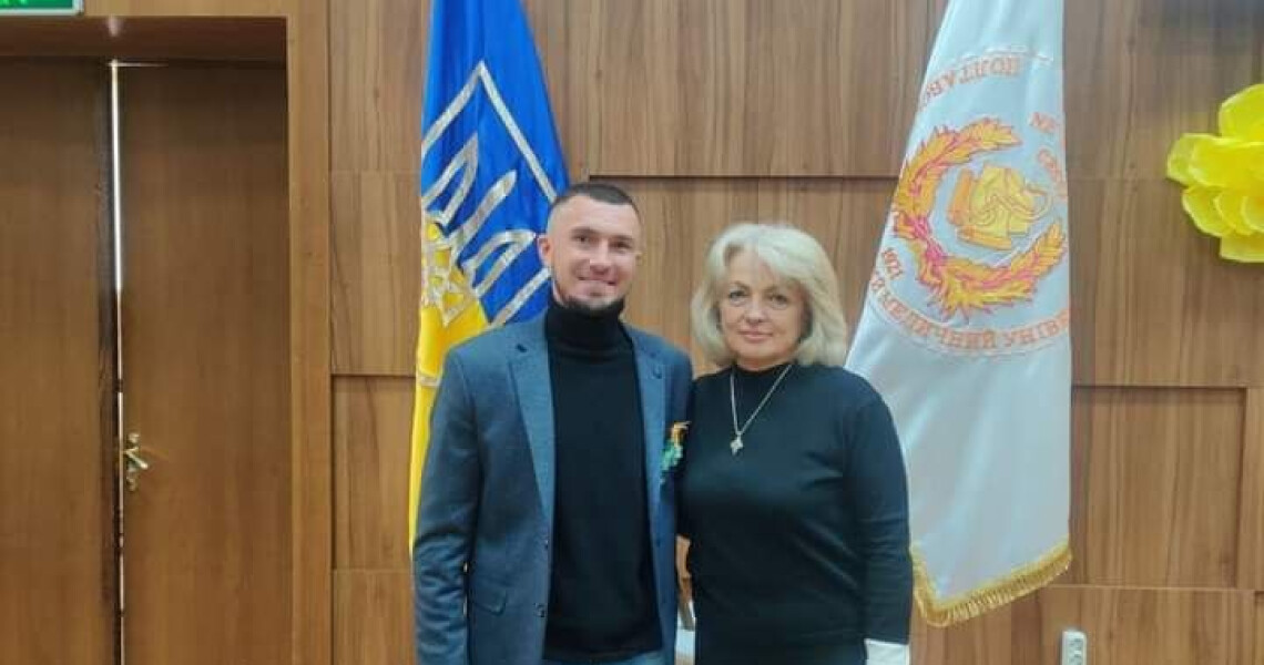 «Повернення до себе»: історія випускника ПДМУ, ветерана і лікаря Павла Дегтяренка / "Rediscovering Himself": The Story of Pavlo Dehtiarenko – PSMU Graduate, Veteran and Medical Professional